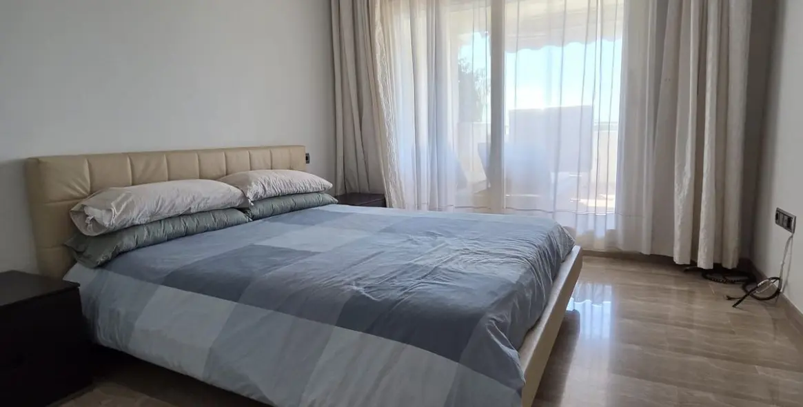 Sale of middle floor apartment in Sierra Blanca 10