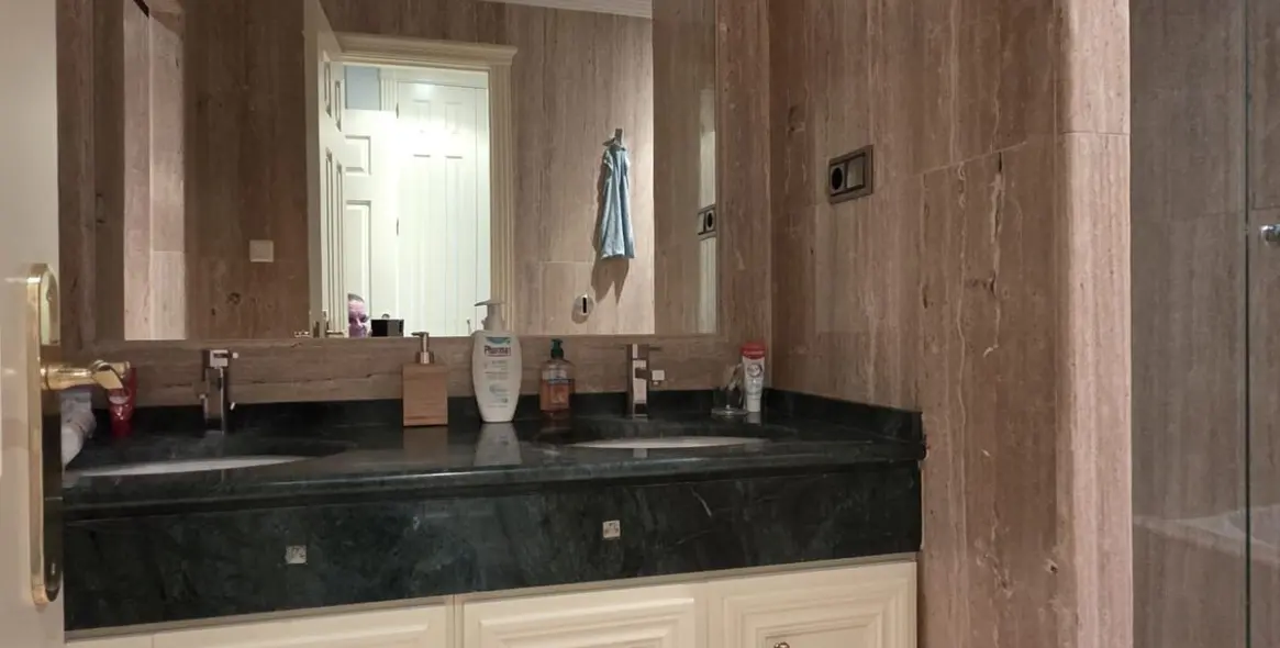 Sale of middle floor apartment in Sierra Blanca 11