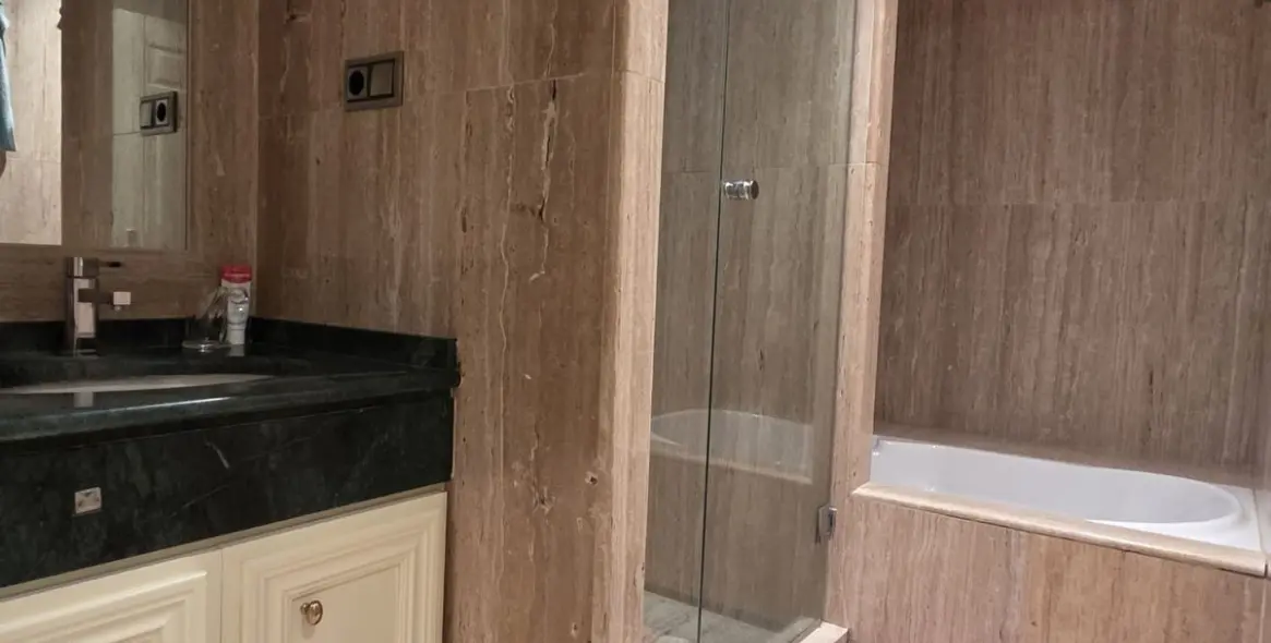 Sale of middle floor apartment in Sierra Blanca 12