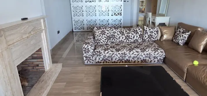 Sale of middle floor apartment in Sierra Blanca 1