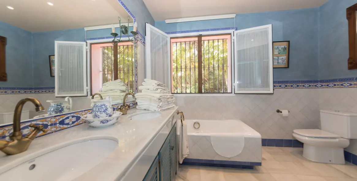 Sale of detached villa in Benahavís 11