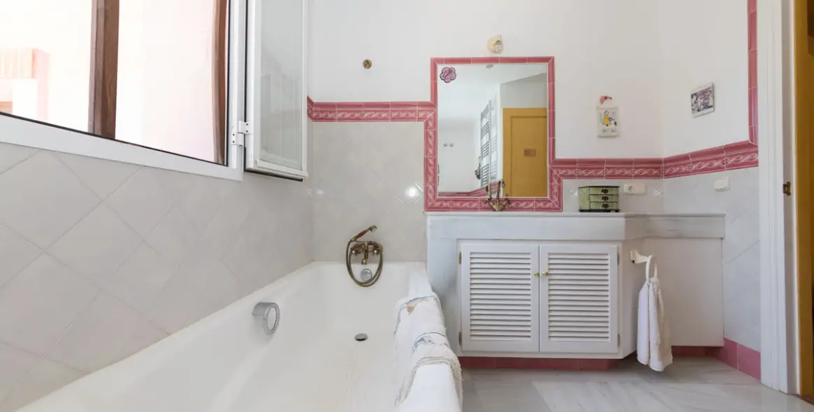 Sale of detached villa in Benahavís 15