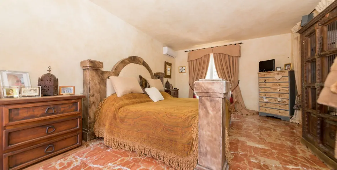 Sale of detached villa in Benahavís 16