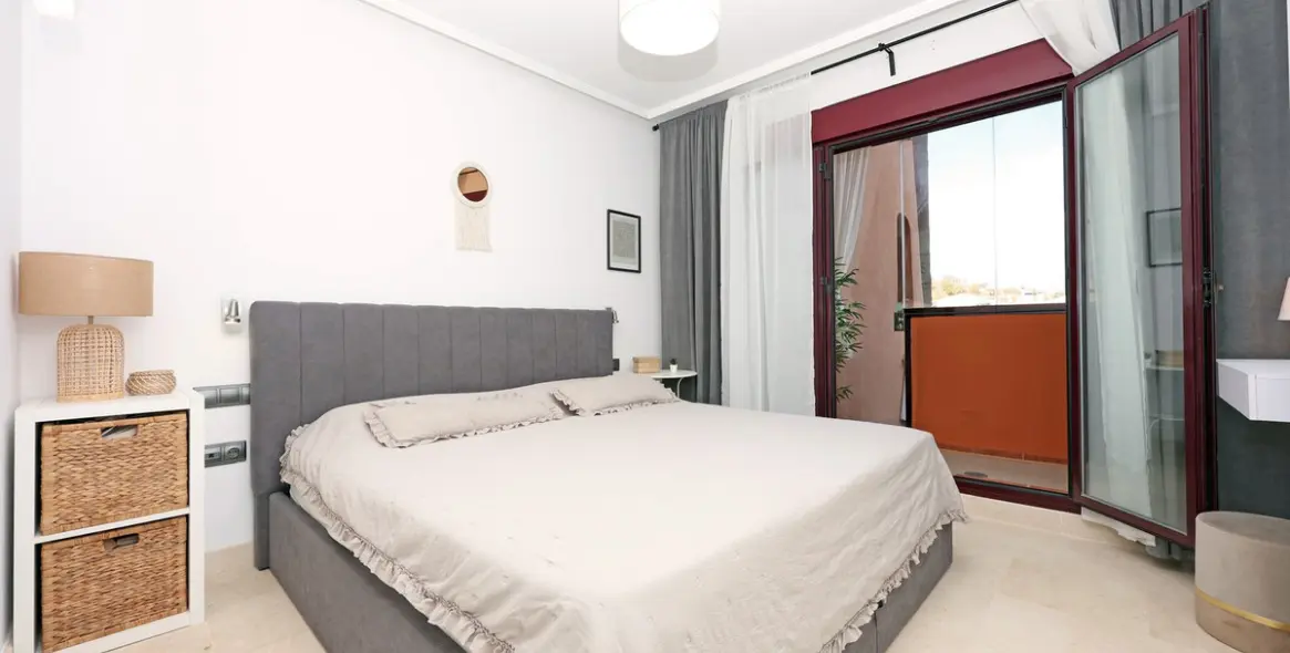 Sale of ground floor apartment in La Mairena 8