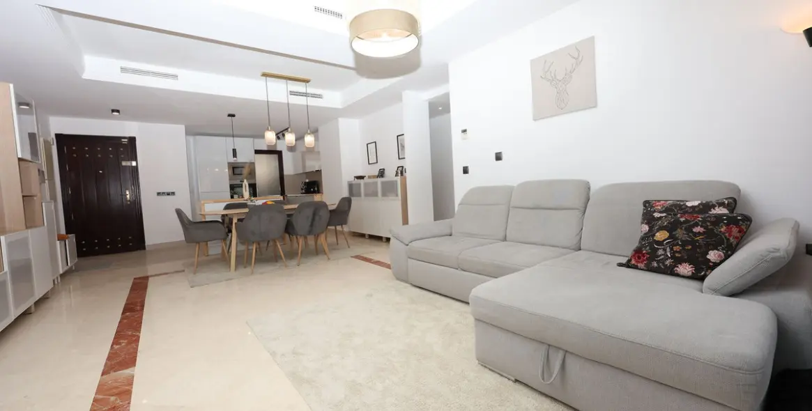 Sale of ground floor apartment in La Mairena 10