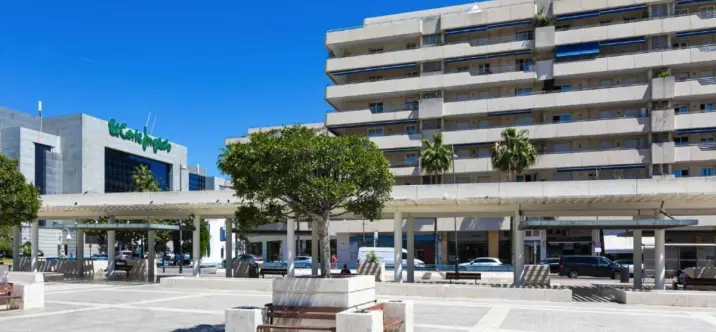 Sale of middle floor apartment in Puerto Banús 0