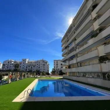 Sale of middle floor apartment in Puerto Banús