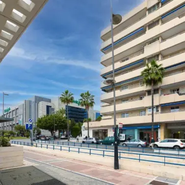 Sale of middle floor apartment in Puerto Banús