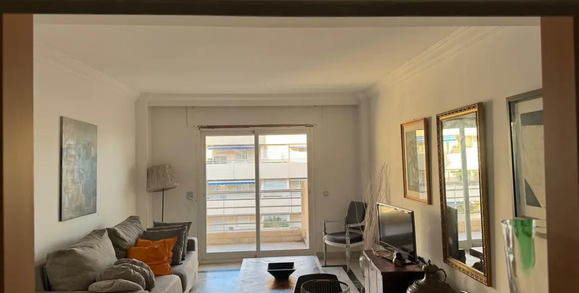 Sale of middle floor apartment in Puerto Banús 4