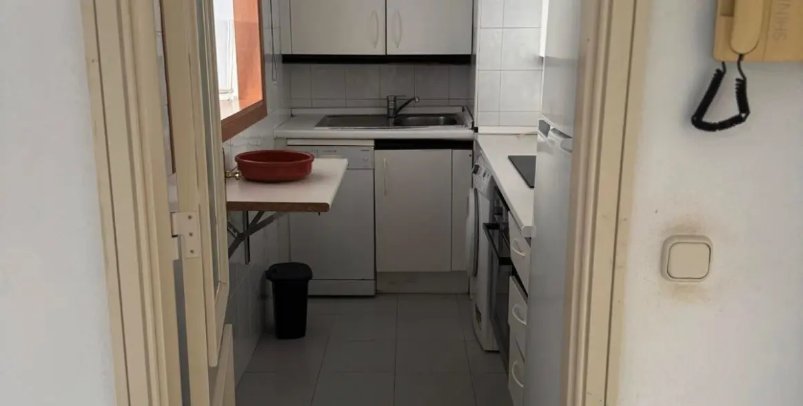 Sale of middle floor apartment in Puerto Banús 10