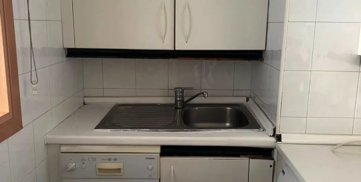 Sale of middle floor apartment in Puerto Banús 11