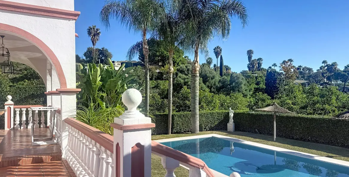 Продажа фермы в Estepona 1