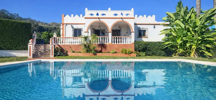 Продажа фермы в Estepona 1