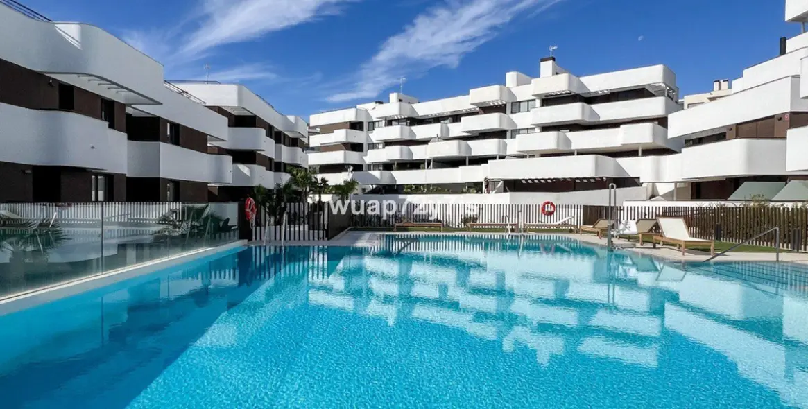 Продажа апартаментов на первом этаже в Estepona 1