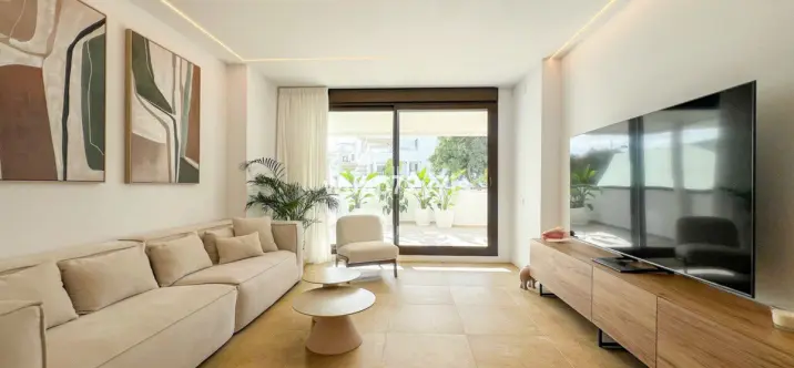 Продажа апартаментов на первом этаже в Estepona 3