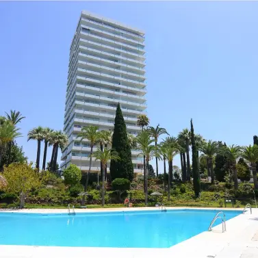 Продажа апартаментов на среднем этаже в Marbella