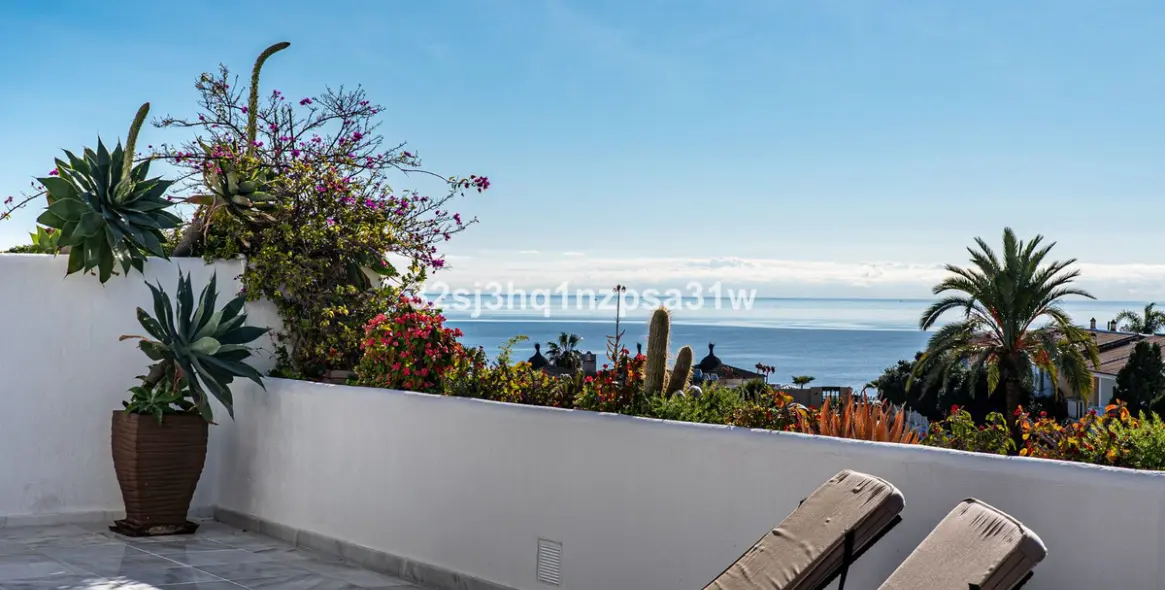 Продажа апартаментов на среднем этаже в Guadalmina Baja 1