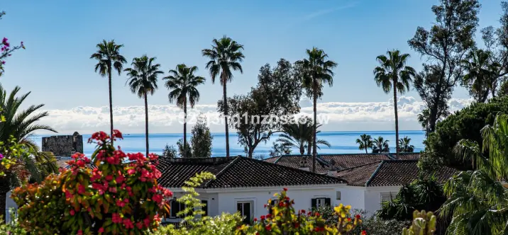 Продажа апартаментов на среднем этаже в Guadalmina Baja 1