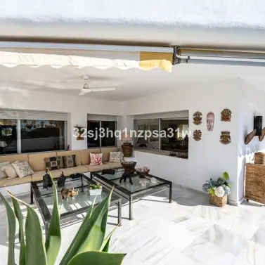 Продажа апартаментов на среднем этаже в Guadalmina Baja