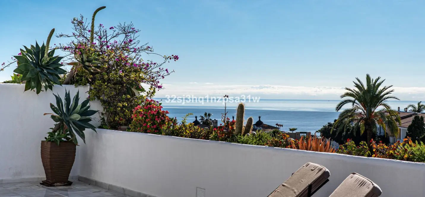 Sale of middle floor apartment in Guadalmina Baja 0