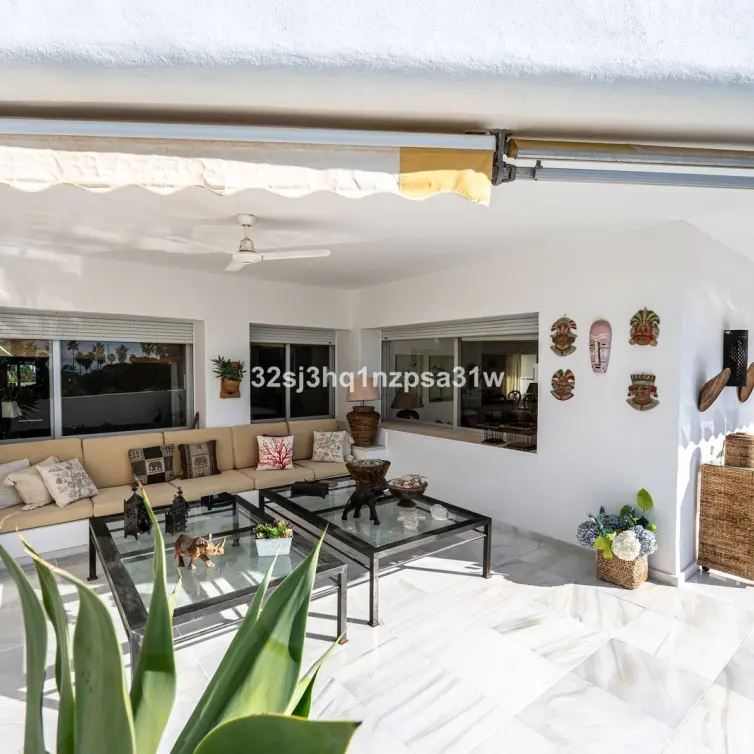 Sale of middle floor apartment in Guadalmina Baja