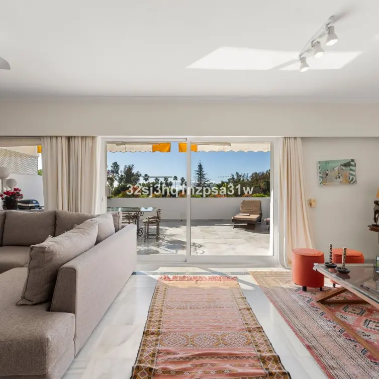 Sale of middle floor apartment in Guadalmina Baja