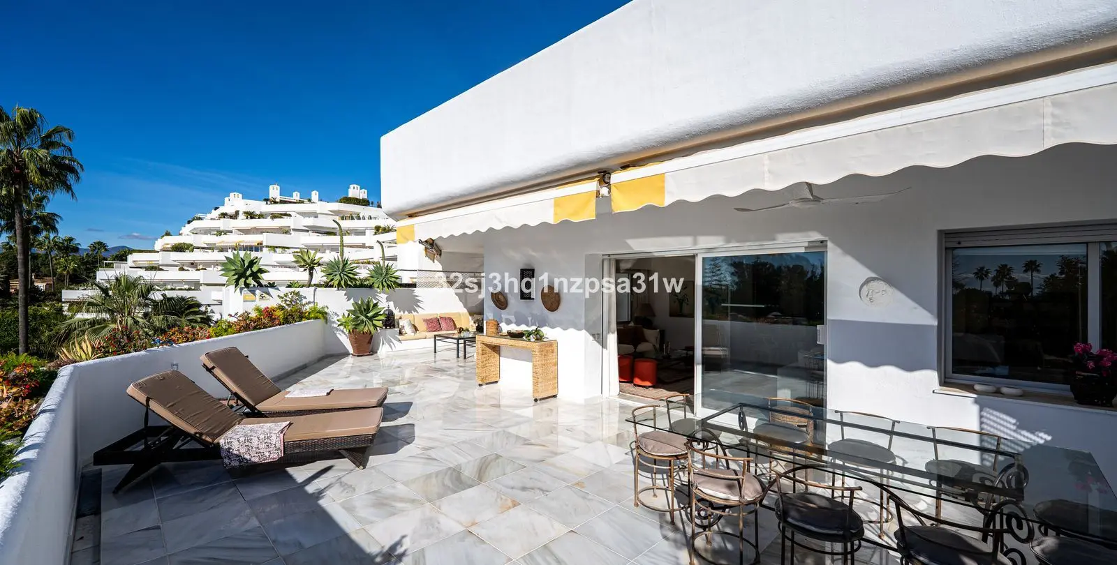 Sale of middle floor apartment in Guadalmina Baja 15