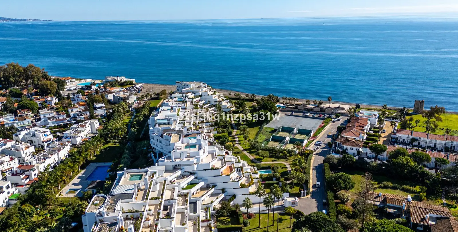 Sale of middle floor apartment in Guadalmina Baja 17