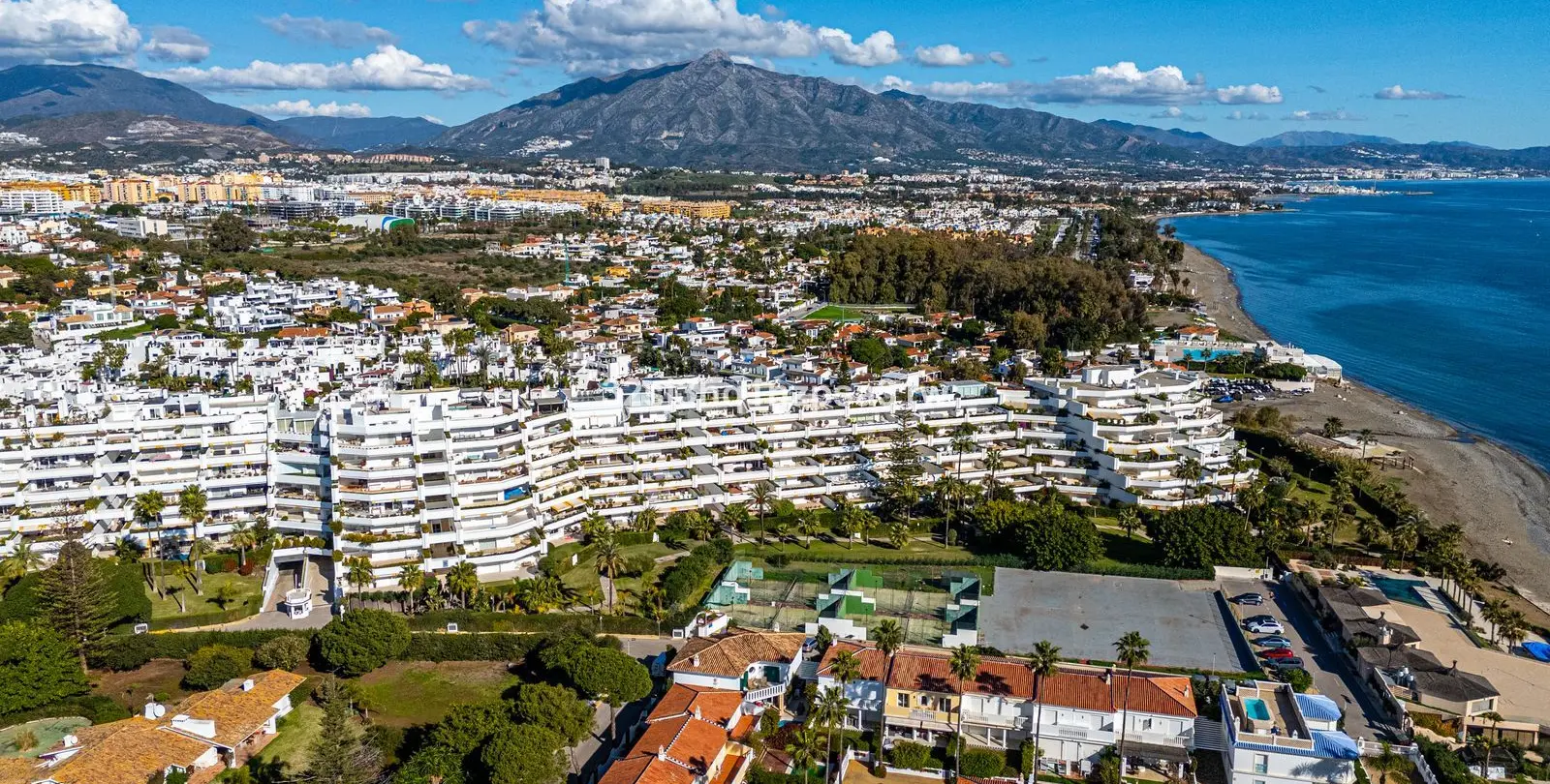 Sale of middle floor apartment in Guadalmina Baja 18