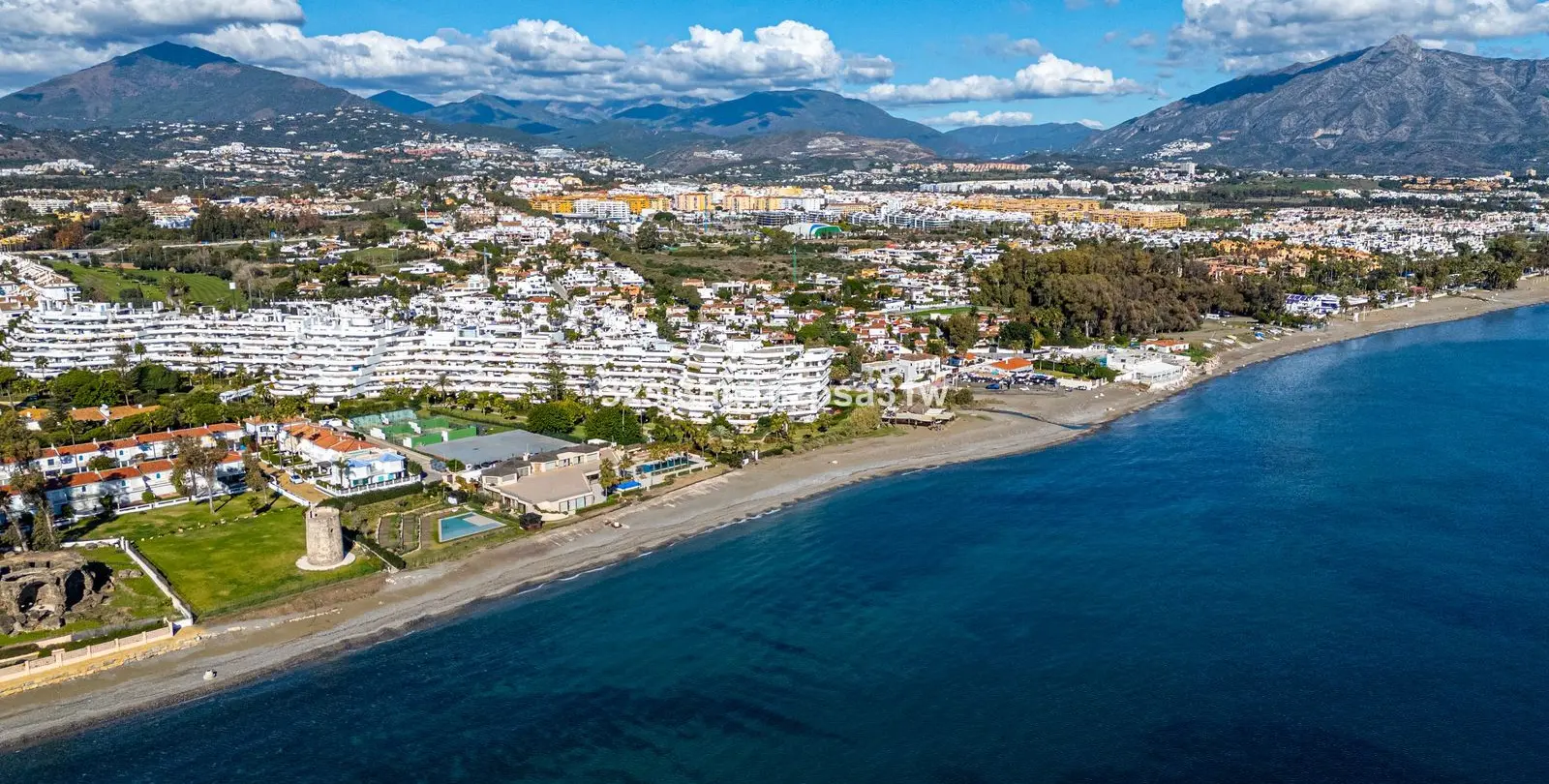 Sale of middle floor apartment in Guadalmina Baja 19