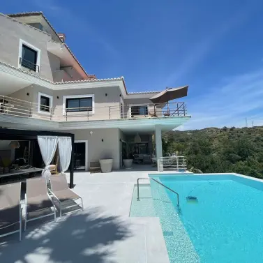 Продажа  отдельно стоящей виллы в Elviria