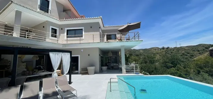 Продажа  отдельно стоящей виллы в Elviria 0