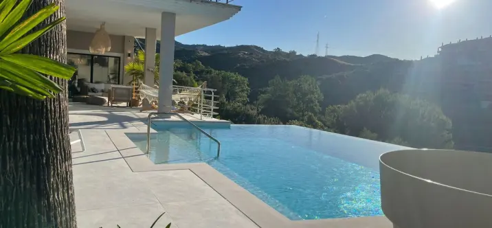 Продажа  отдельно стоящей виллы в Elviria 1