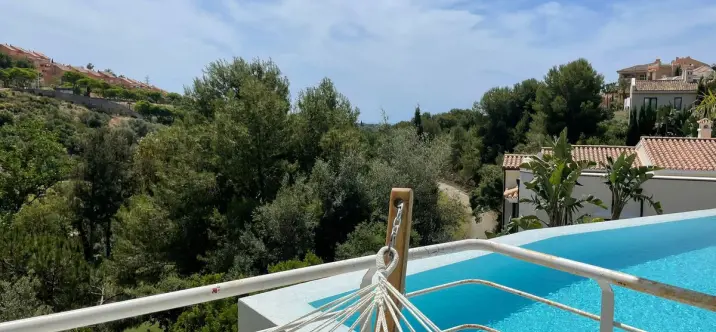 Продажа  отдельно стоящей виллы в Elviria 2