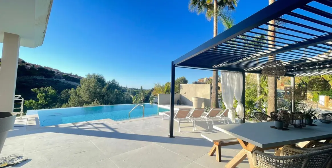 Продажа  отдельно стоящей виллы в Elviria 4