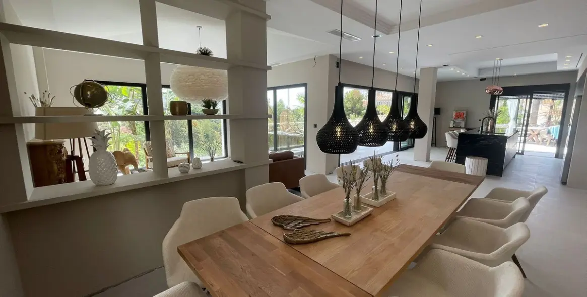 Продажа  отдельно стоящей виллы в Elviria 6