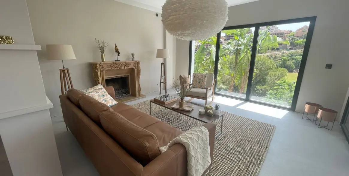 Продажа  отдельно стоящей виллы в Elviria 7