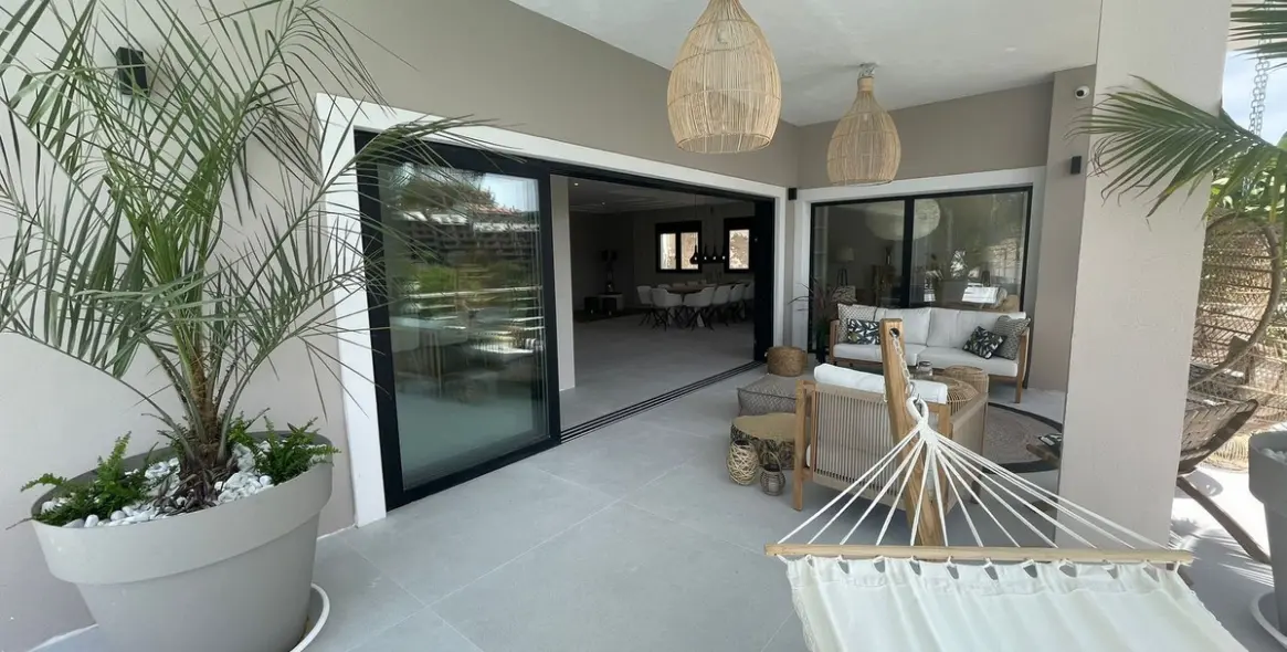 Продажа  отдельно стоящей виллы в Elviria 8