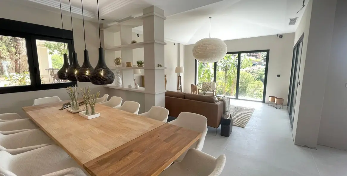 Продажа  отдельно стоящей виллы в Elviria 9