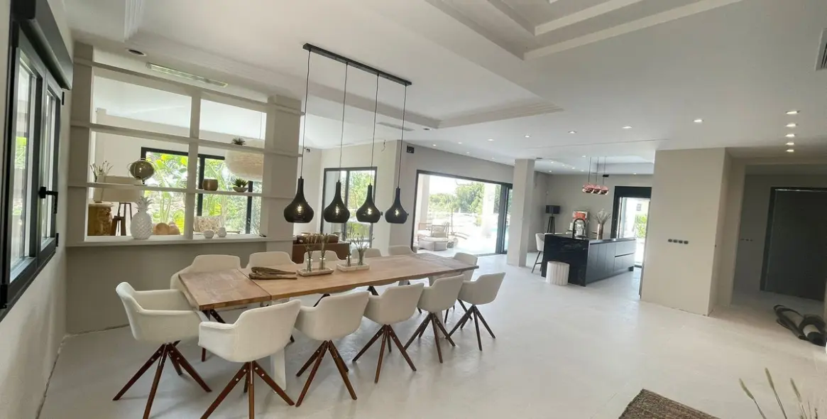 Продажа  отдельно стоящей виллы в Elviria 10