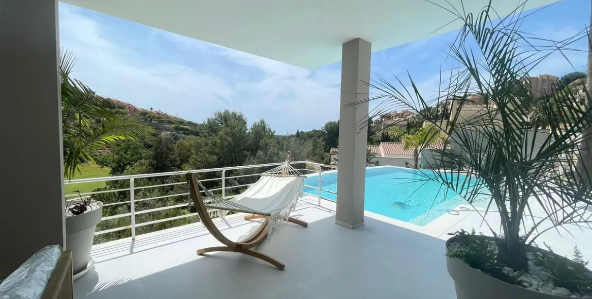 Продажа  отдельно стоящей виллы в Elviria 12