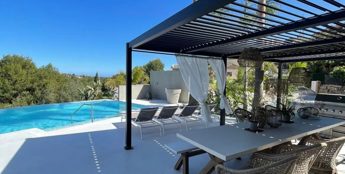 Продажа  отдельно стоящей виллы в Elviria 15