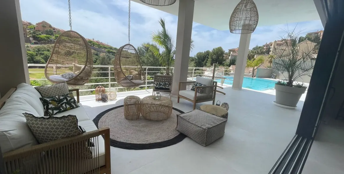 Продажа  отдельно стоящей виллы в Elviria 16