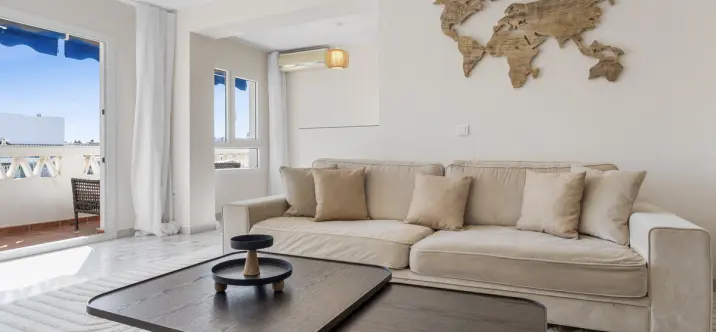 Alquiler a corto plazo de apartamento en planta media en Nueva Andalucía 4