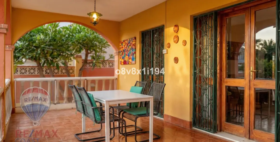 Продажа  отдельно стоящей виллы в Cotomar 1