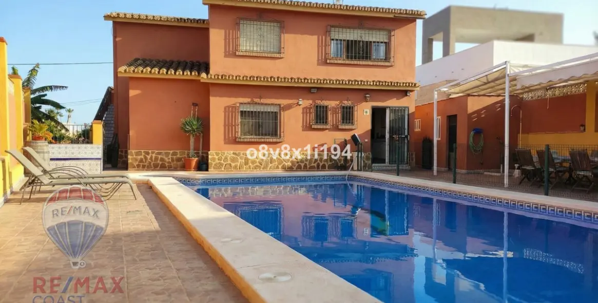 Продажа  отдельно стоящей виллы в Cotomar 2