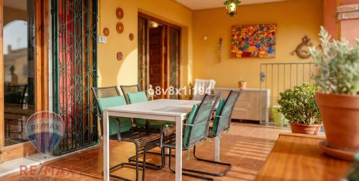 Продажа  отдельно стоящей виллы в Cotomar 3