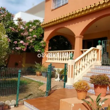 Продажа  отдельно стоящей виллы в Cotomar