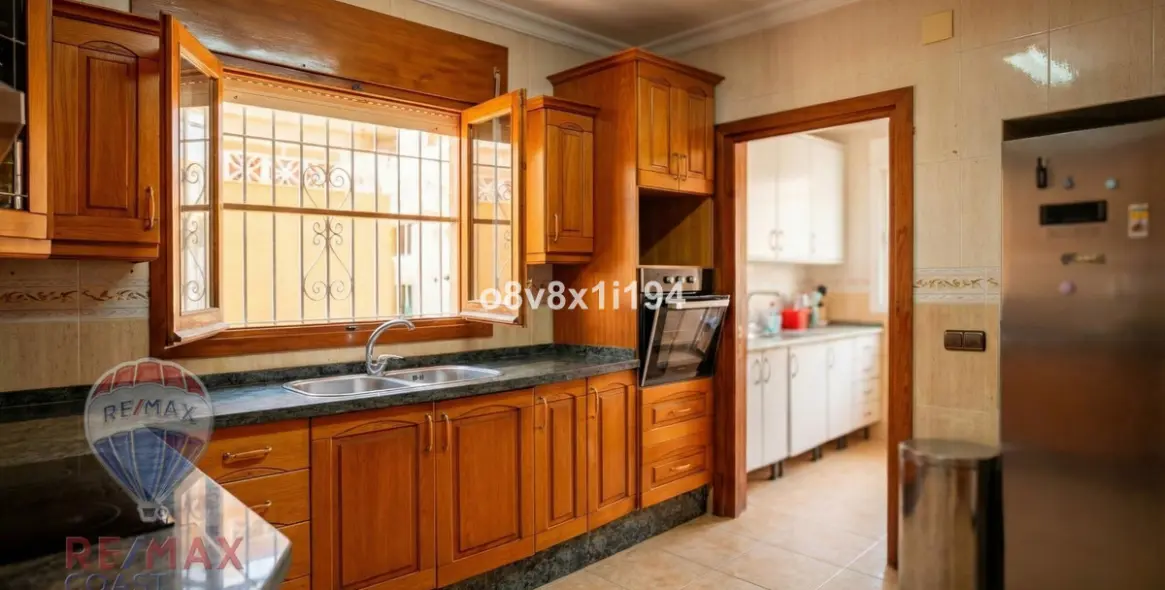 Продажа  отдельно стоящей виллы в Cotomar 8