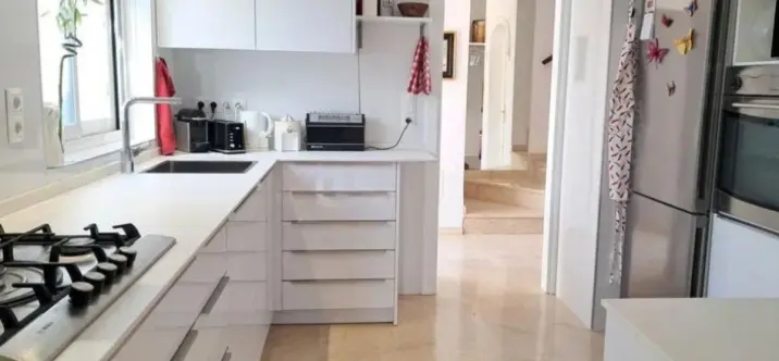 Продажа дома на две семьи в Estepona 1